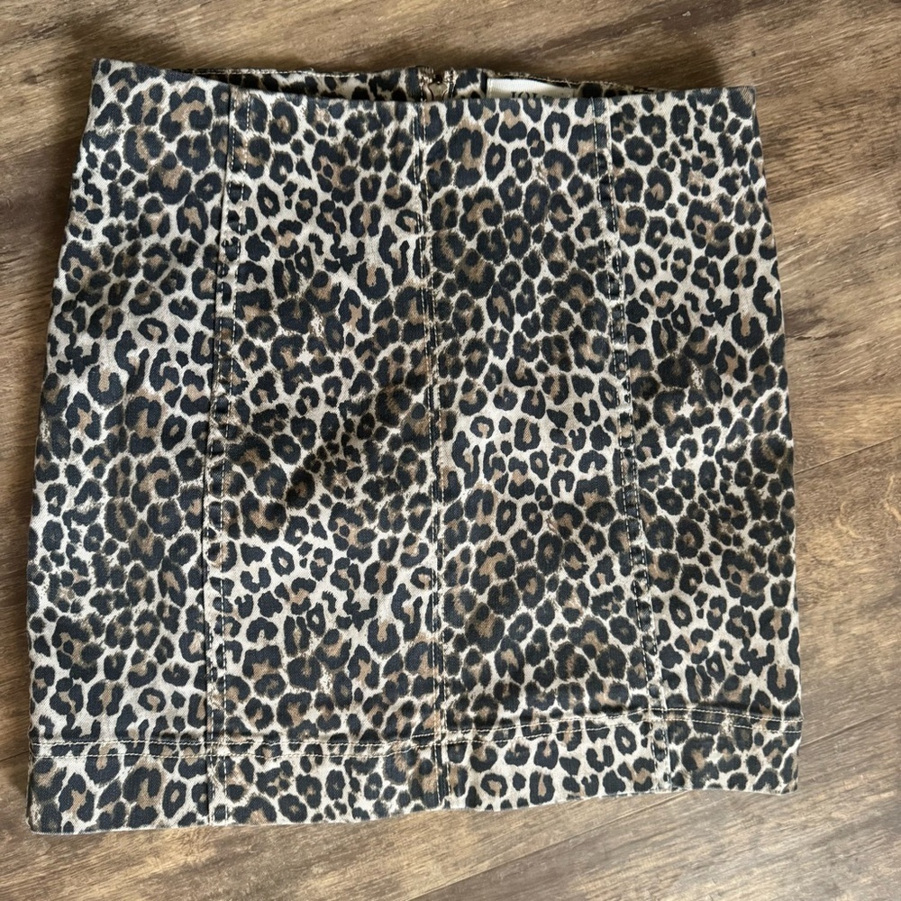 Jolt Animal Print Mini Skirt - Picture 2 of 5